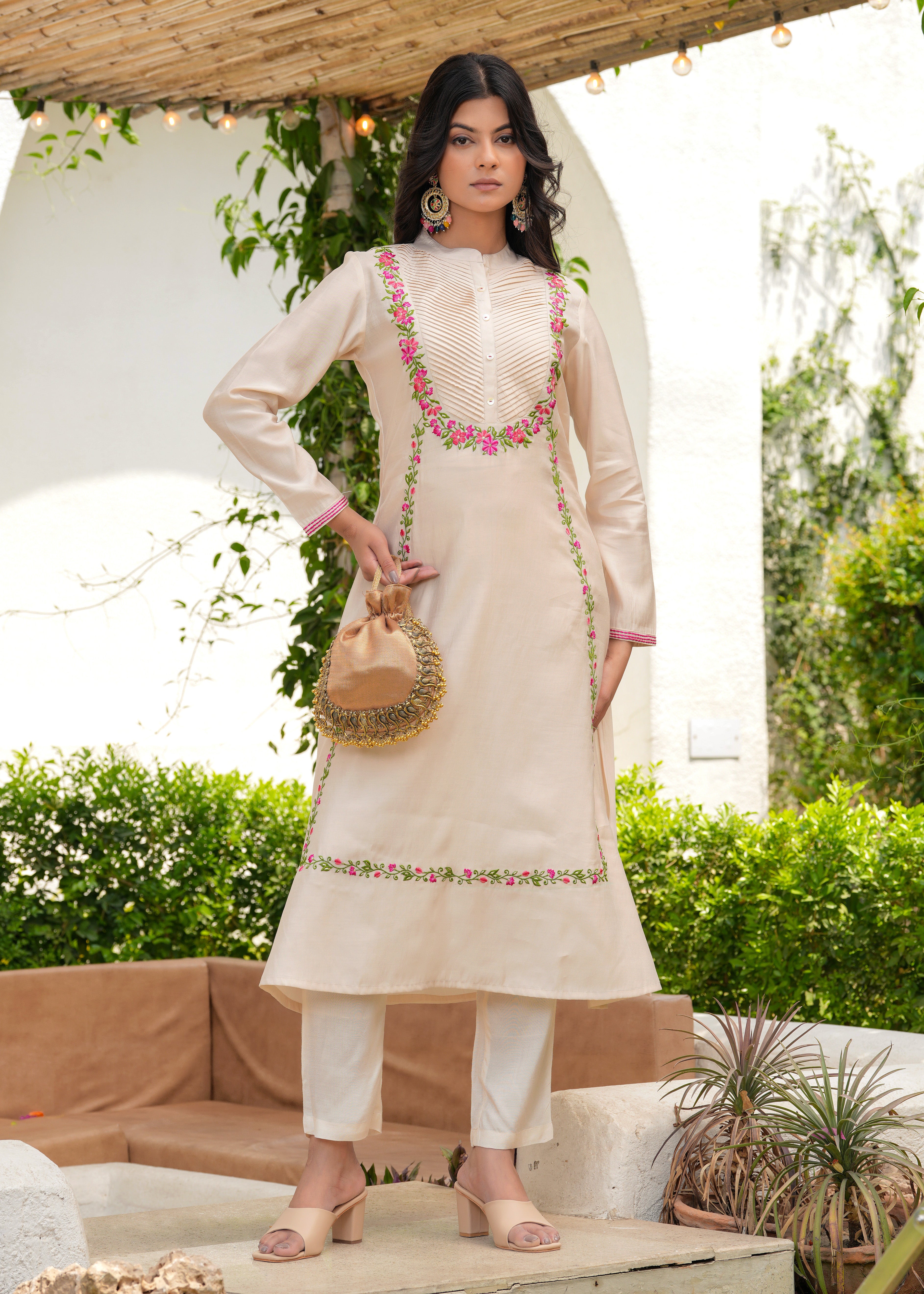 Ivory Floral Resham Emrboidered Kurta Set