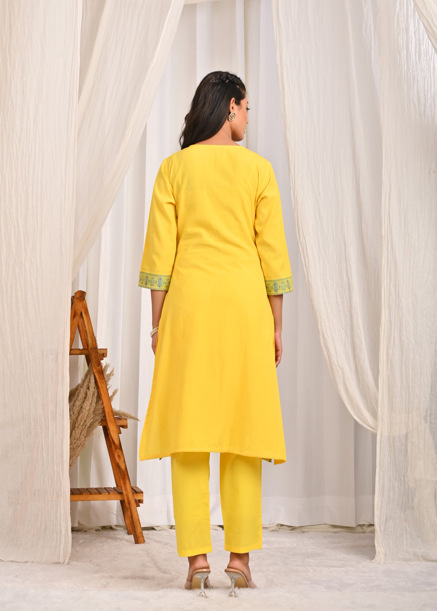 Sunehri Nazakat Hand Embroidered Kurta Dupatta Set